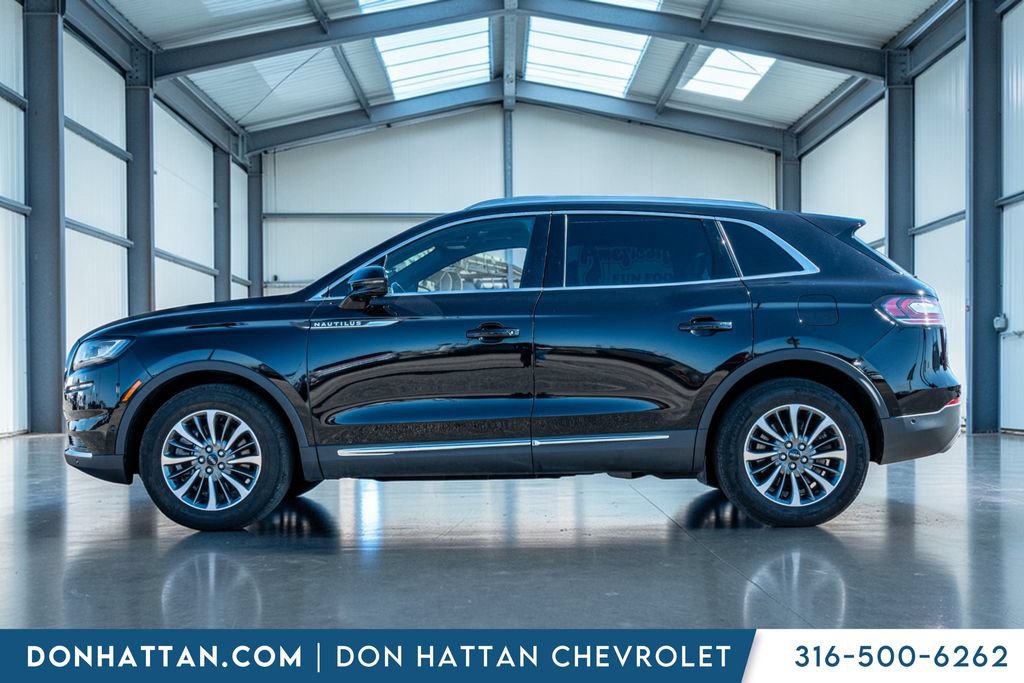 Used 2023 Lincoln Nautilus Reserve AWD/4WD image 2