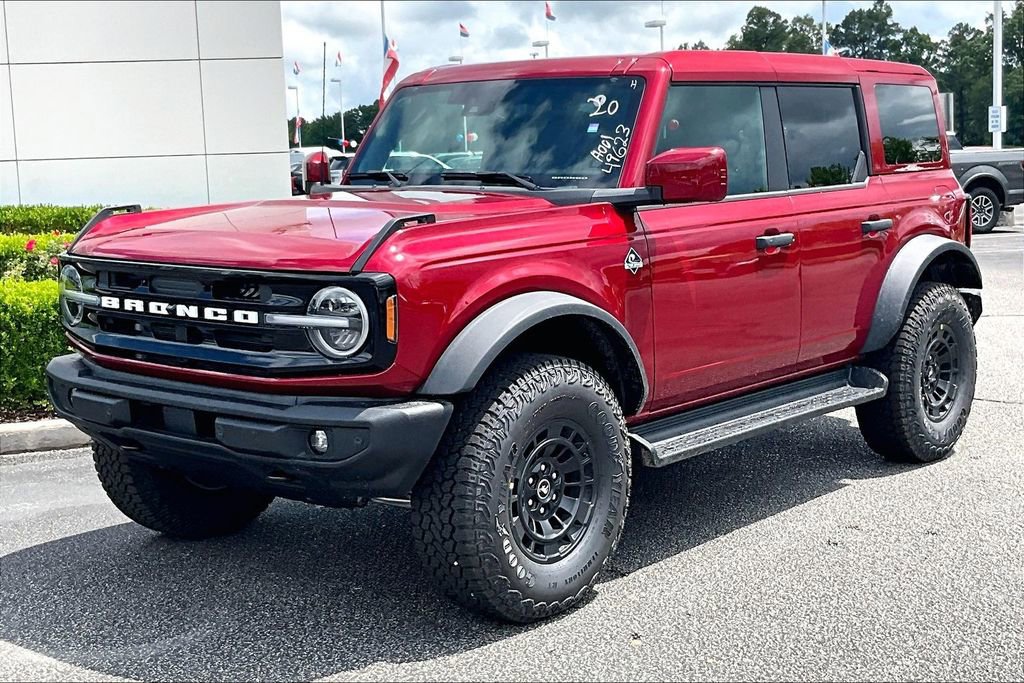 New 2026 Ford Bronco Outer Banks w/ Sasquatch Package AWD/4WD image 2