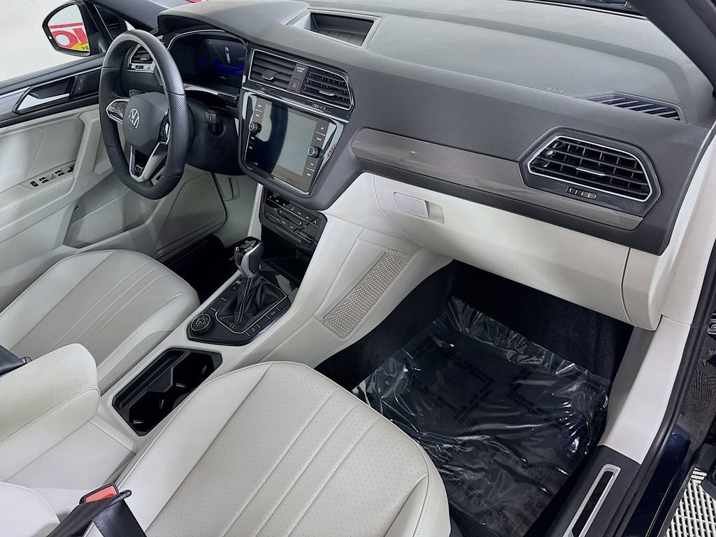 Used 2024 Volkswagen Tiguan SE R-Line AWD/4WD image 31