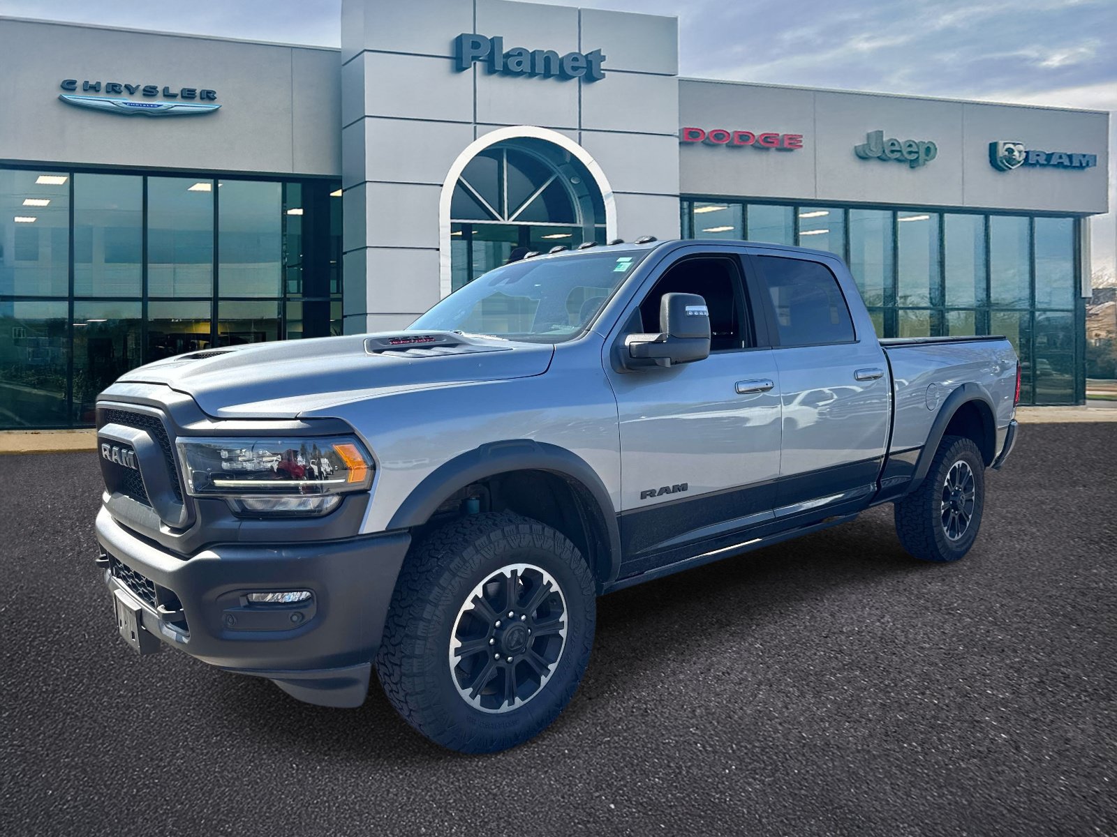 Used 2024 RAM 2500 4x4 Crew Cab image 4
