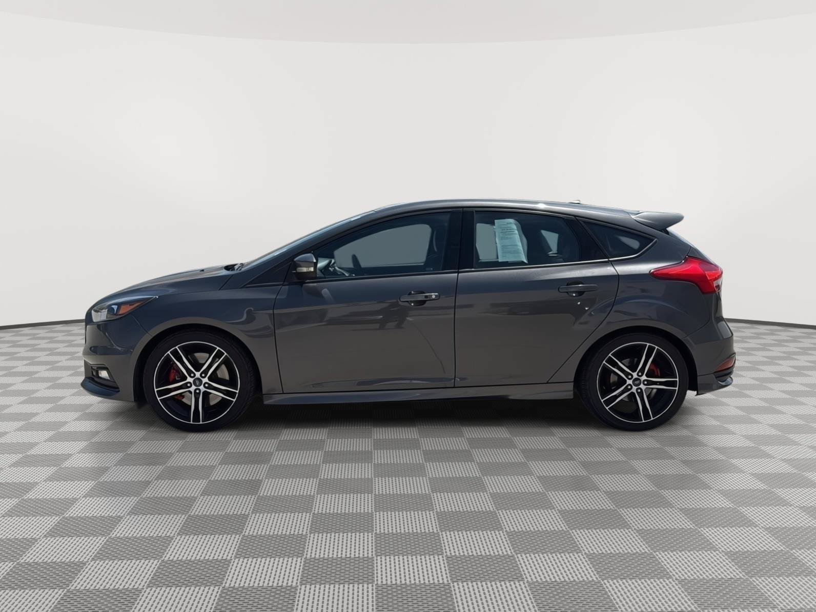 Used 2015 Ford Focus ST w/ Equipment Group 401A FWD image 6