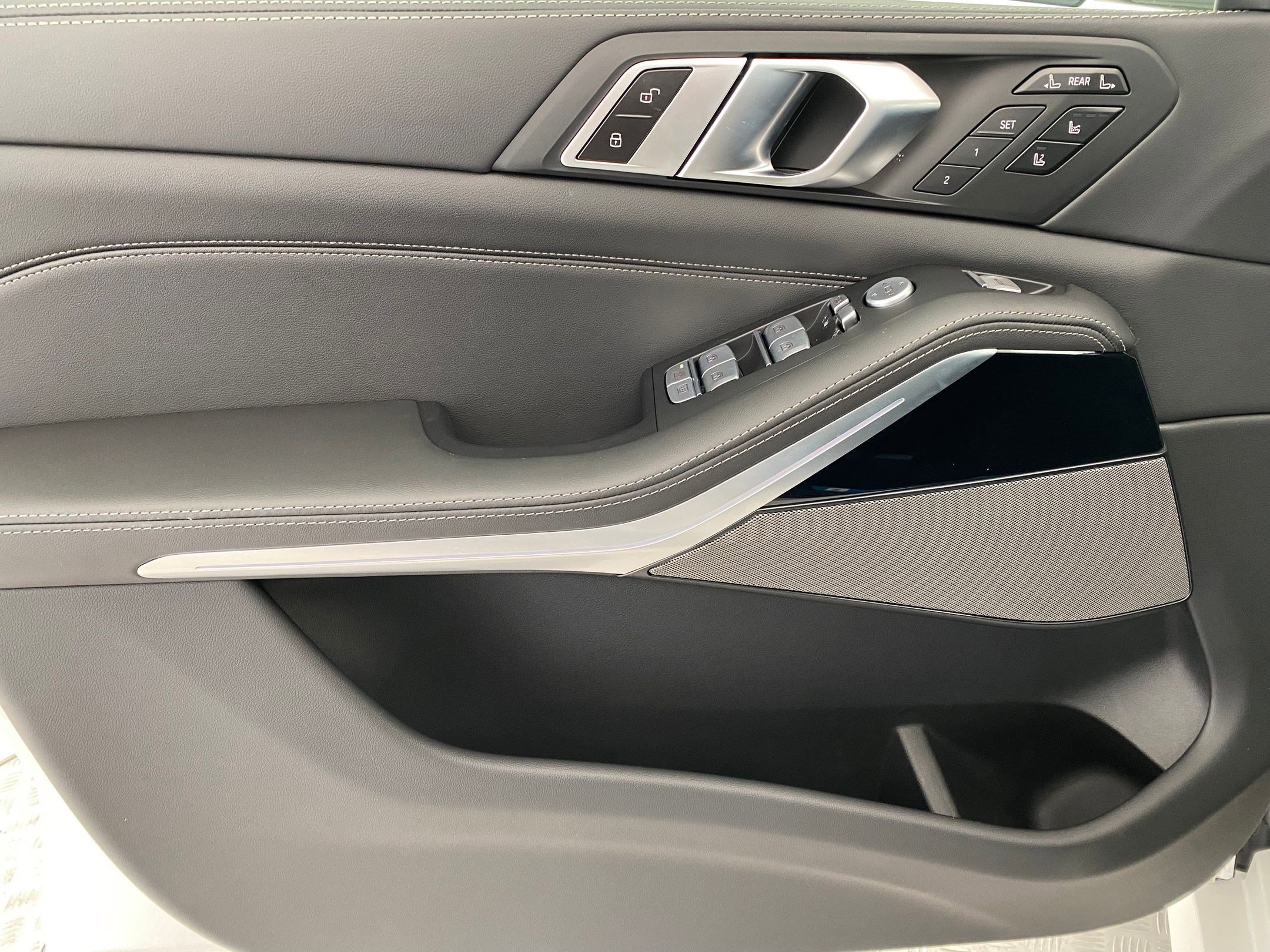 New 2026 BMW ALPINA XB7 image 12