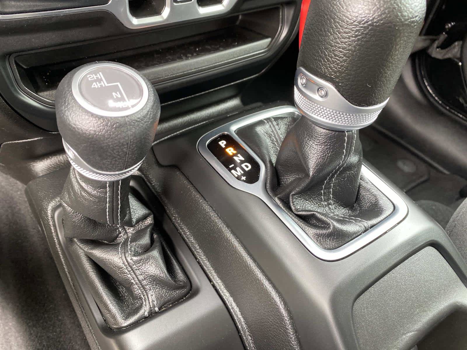 Certified 2025 Jeep Wrangler Sahara AWD/4WD image 14