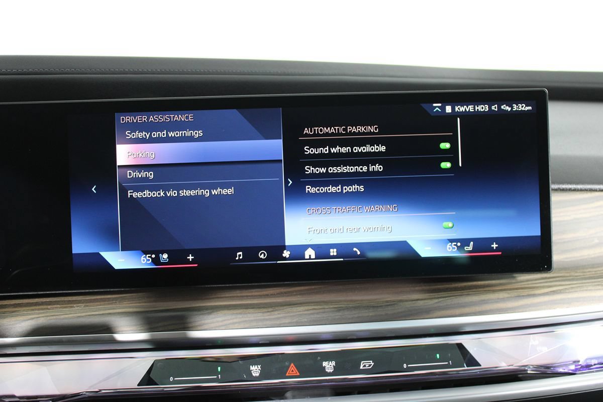 Used 2023 BMW i7 xDrive60 AWD/4WD image 30