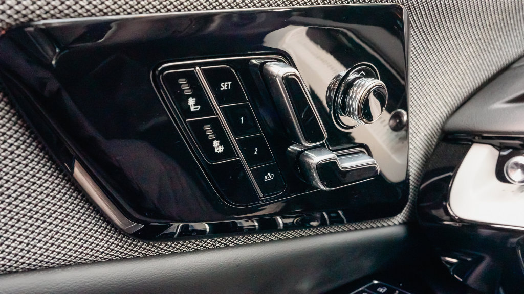 New 2027 Cadillac Optiq Luxury AWD/4WD image 12