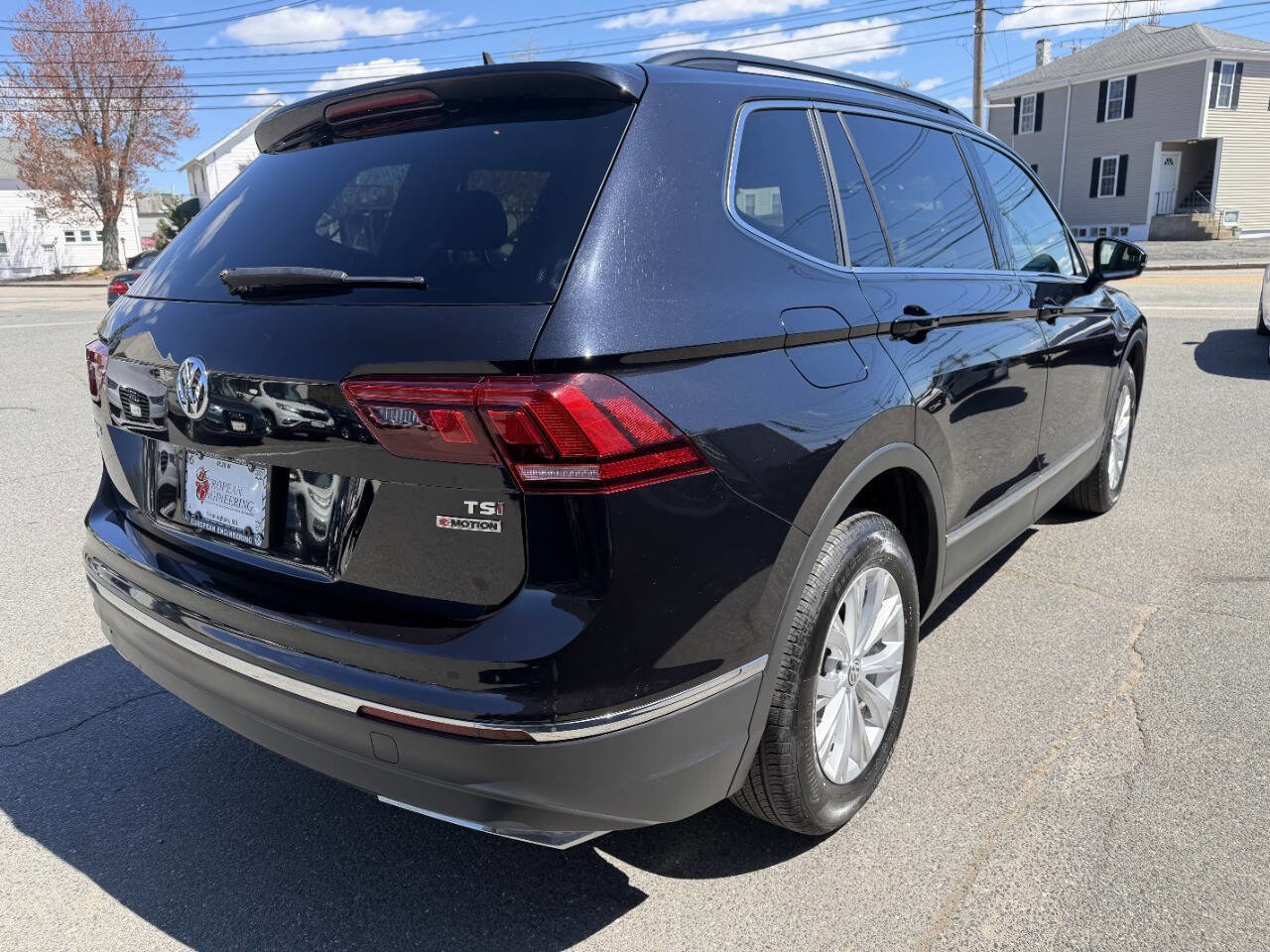 Used 2018 Volkswagen Tiguan SE w/ Panoramic Sunroof Package AWD/4WD image 8