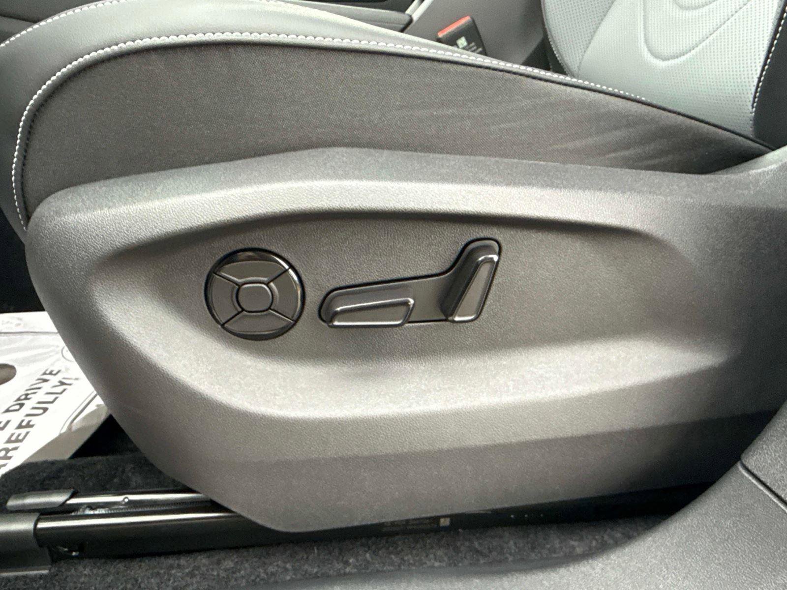 New 2026 Volkswagen Tiguan SE R-Line image 21