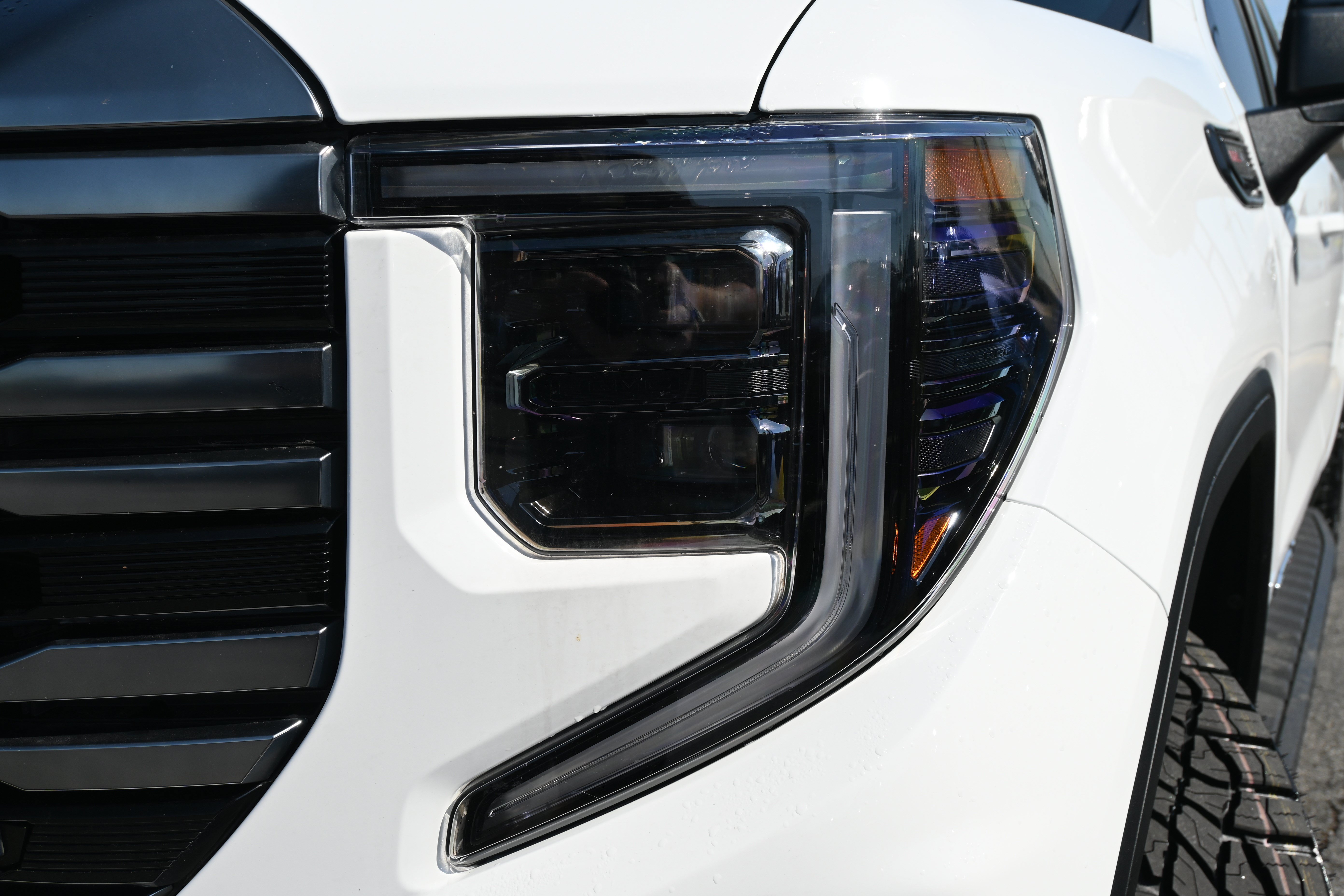 Used 2024 GMC Sierra 1500 AT4 w/ Technology Package AWD/4WD image 6