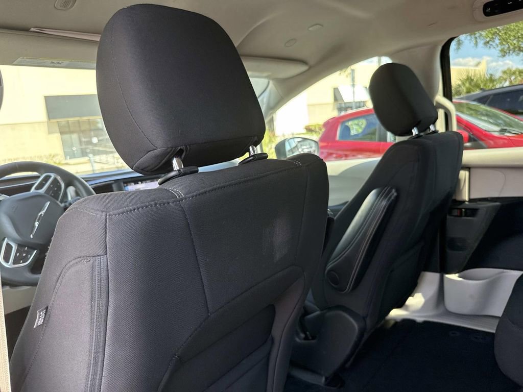 Used 2023 Chrysler Voyager LX FWD image 11
