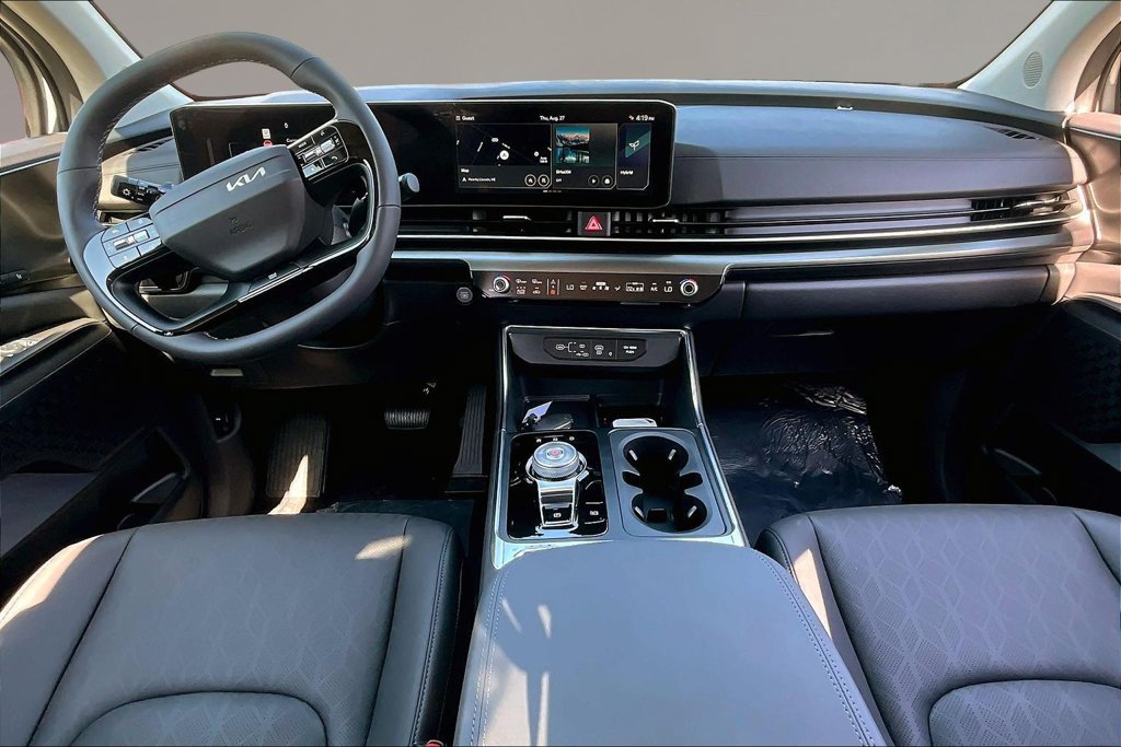 New 2027 Kia Carnival SX FWD image 5