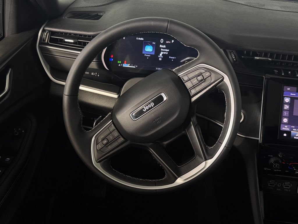 Certified 2025 Jeep Grand Cherokee Laredo X RWD image 15