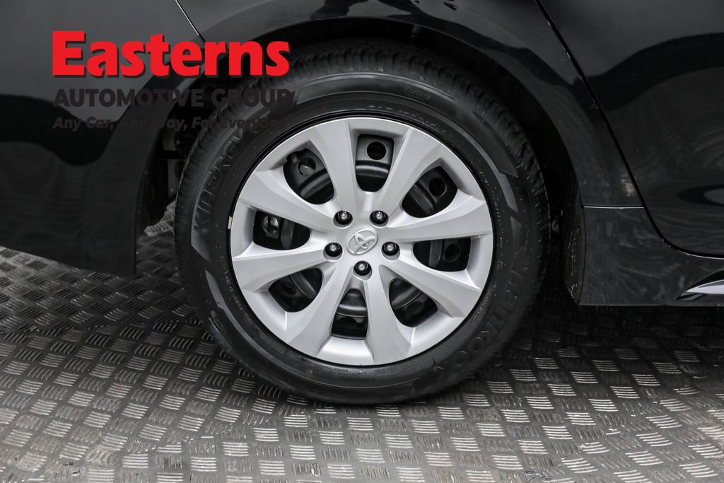 Used 2025 Toyota Corolla LE image 30