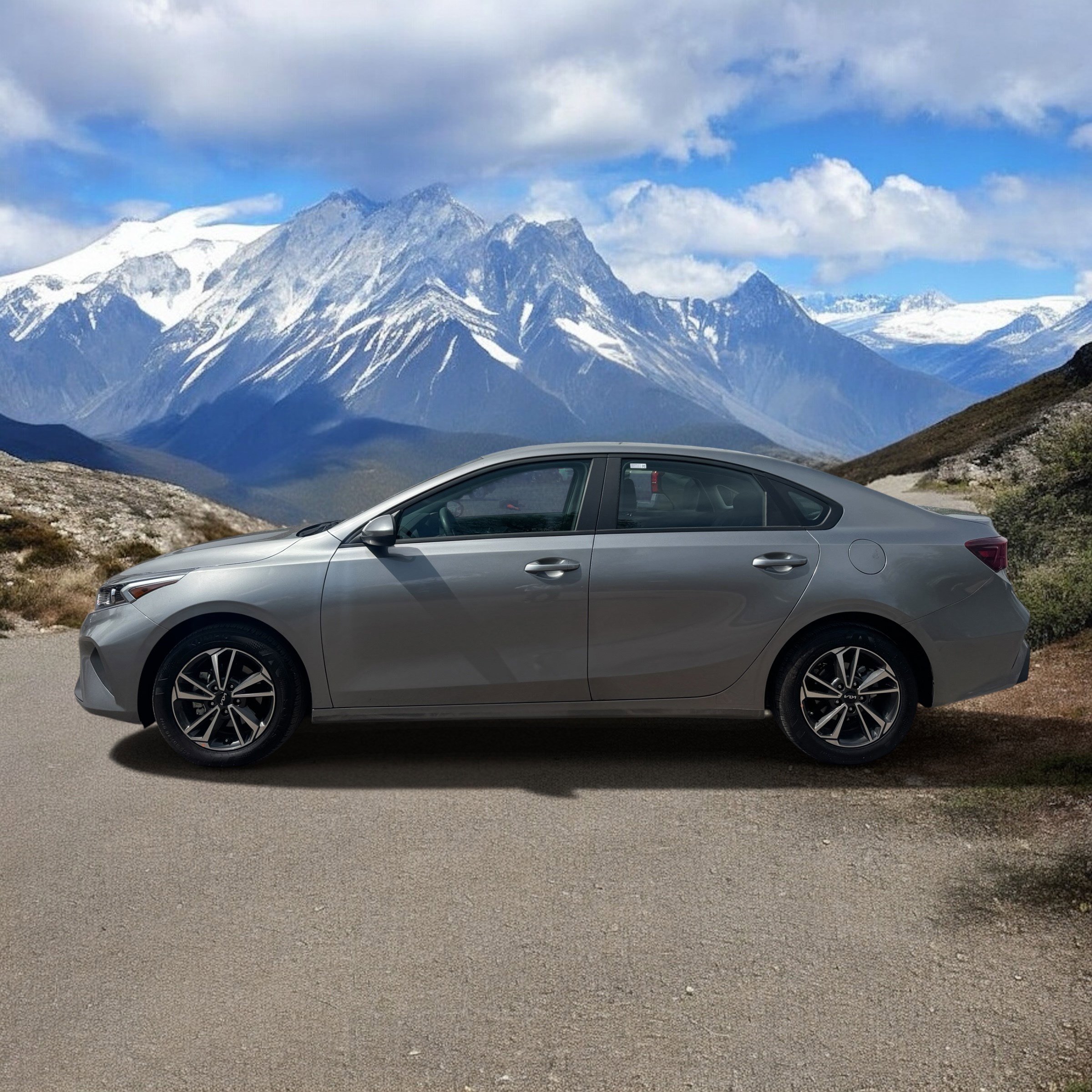Used 2024 Kia Forte LXS FWD image 2