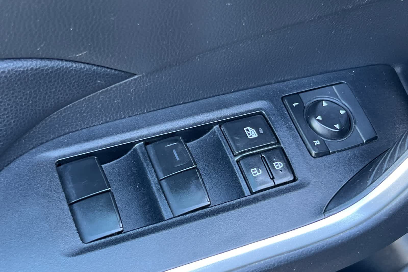 Used 2019 Toyota RAV4 LE FWD image 13