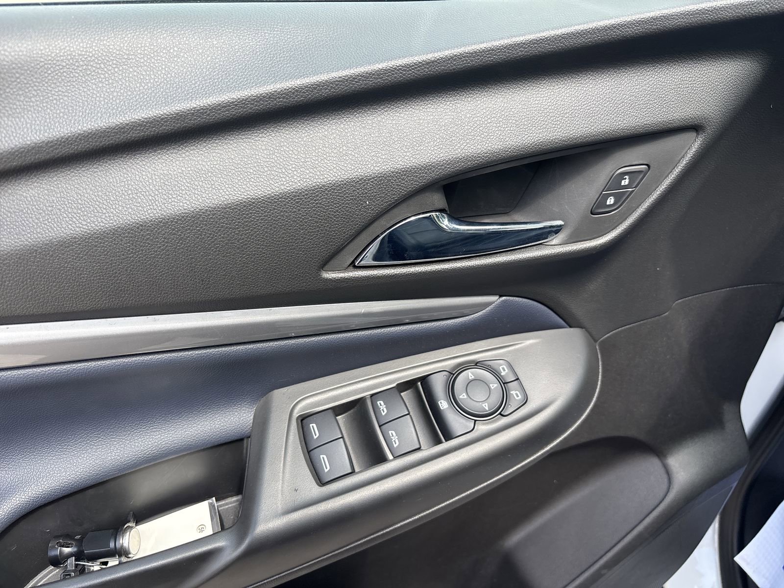 Used 2022 Chevrolet Bolt EUV Premier FWD image 16