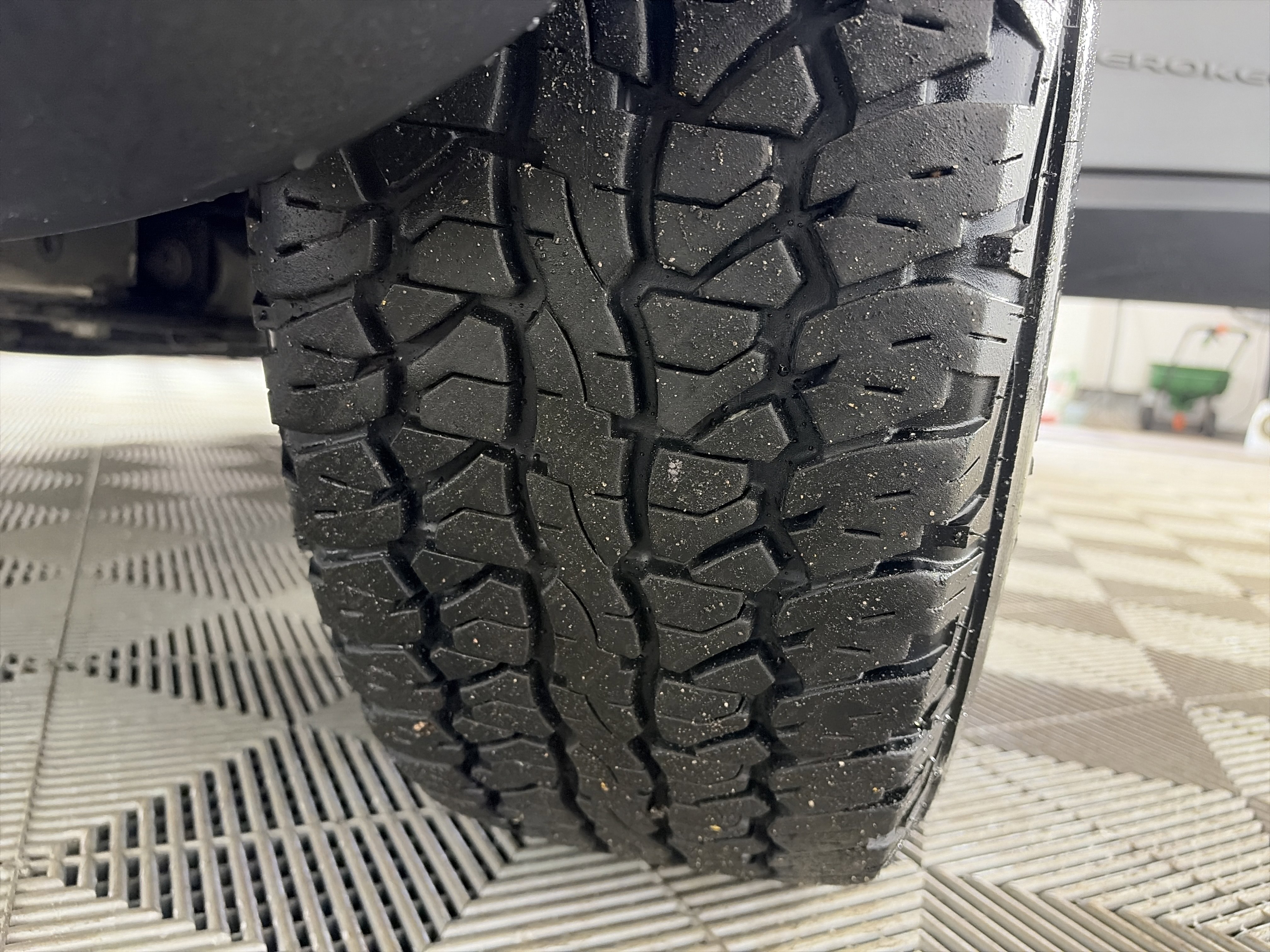 Used 2022 Jeep Cherokee Trailhawk w/ Premium Leather Package image 12