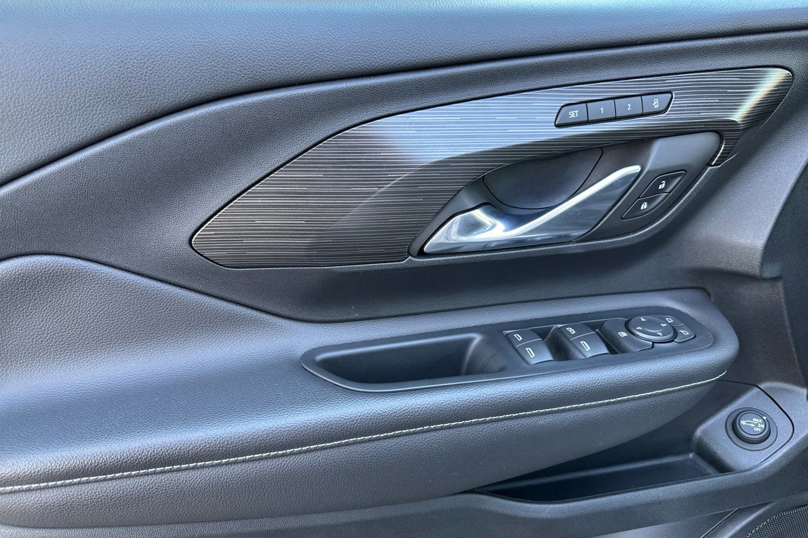 Certified 2022 GMC Terrain SLT w/ Infotainment Package II image 11