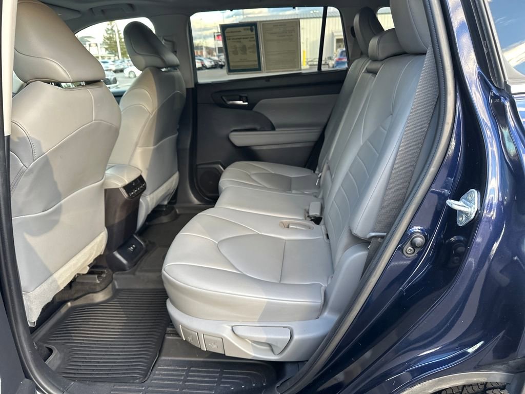 Used 2021 Toyota Highlander XLE image 17