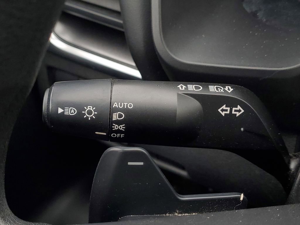 Used 2023 Nissan Rogue SV image 13