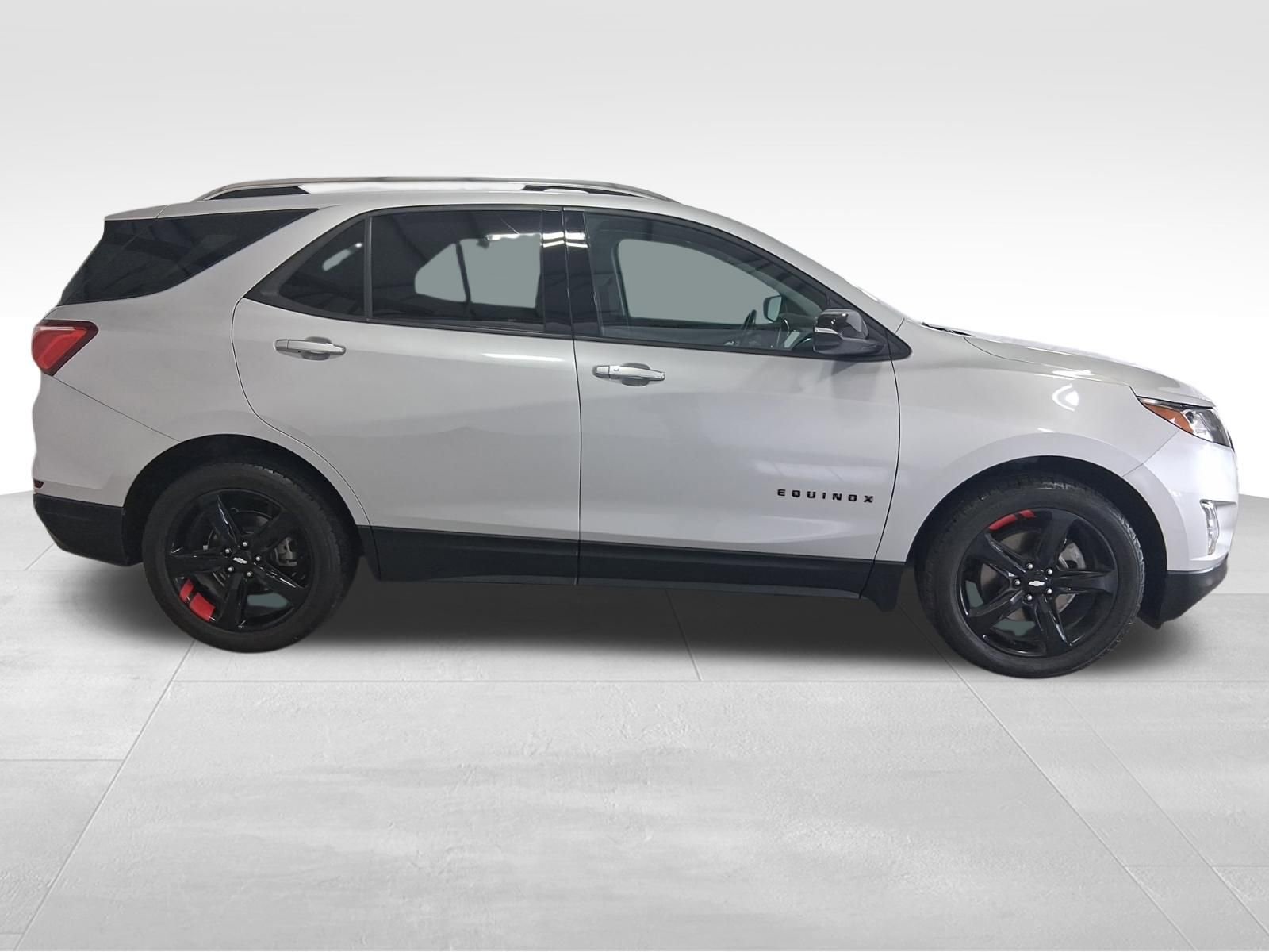 Used 2020 Chevrolet Equinox Premier w/ Premier Redline Edition FWD image 4