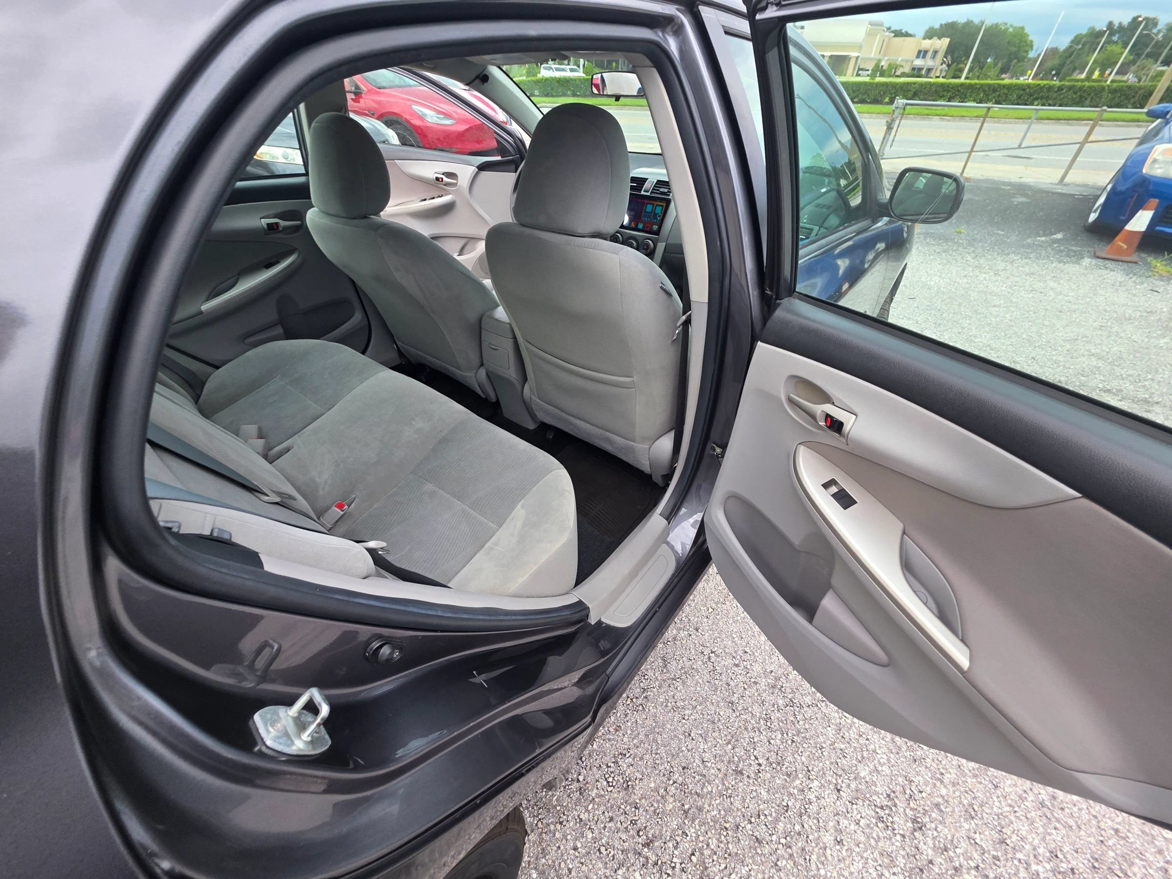 Used 2012 Toyota Corolla LE FWD image 18