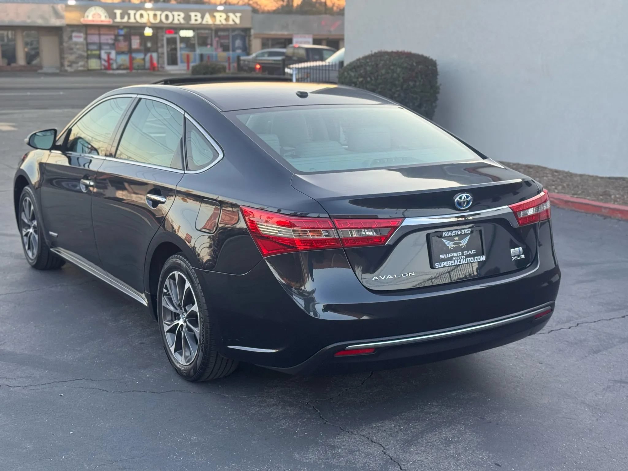 Used 2018 Toyota Avalon XLE Plus w/ Carpet Mat Package FWD image 4
