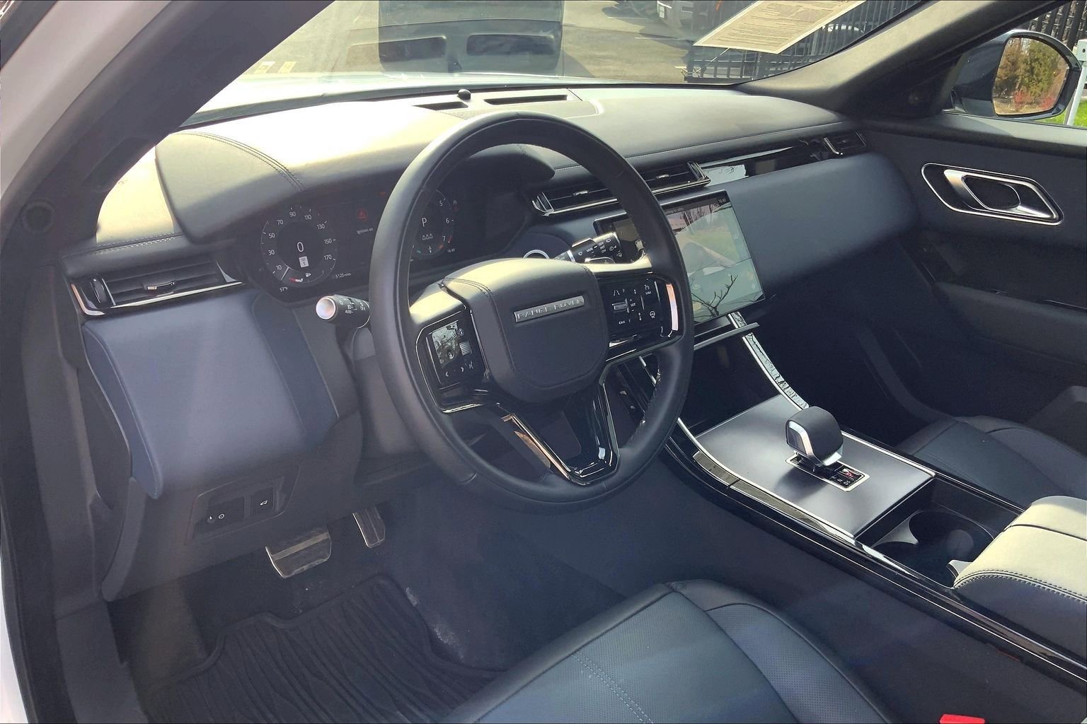 Used 2026 Land Rover Range Rover Velar Dynamic SE image 17