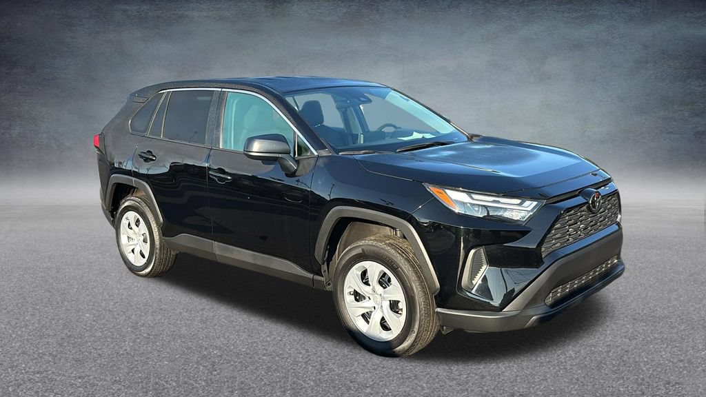 Used 2025 Toyota RAV4 LE AWD/4WD image 2