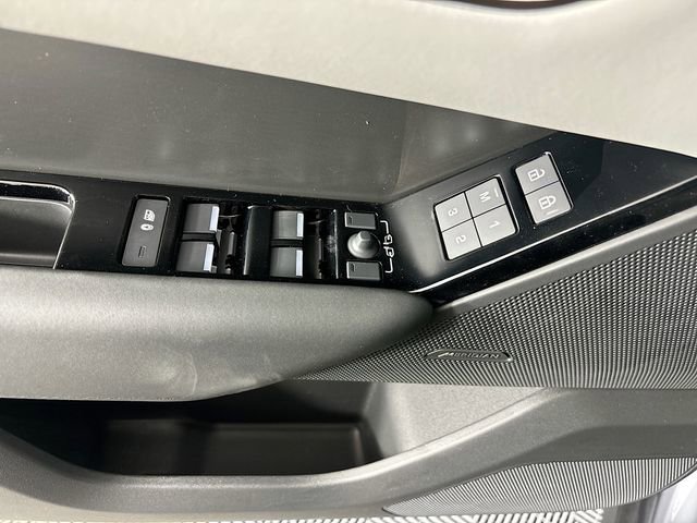 Used 2026 Land Rover Range Rover Velar S image 20