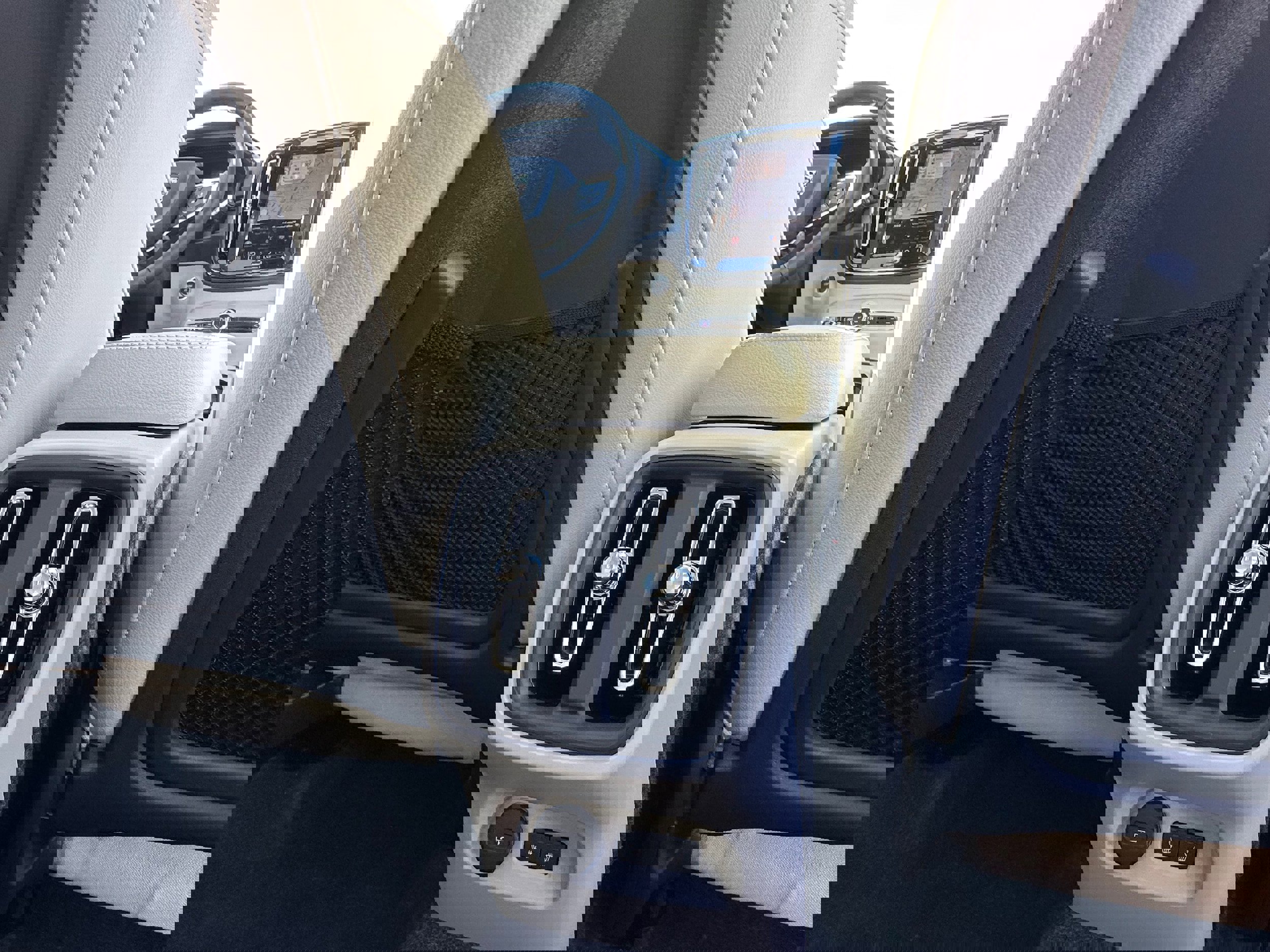 New 2026 Volvo XC40 B5 Plus w/ Protection Package Premier image 10