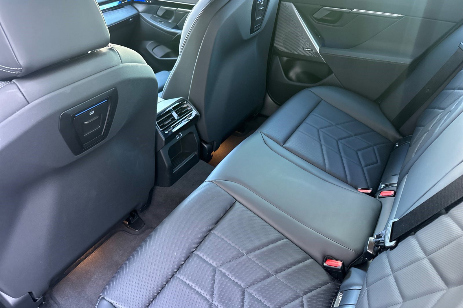 Used 2025 BMW 530i w/ Premium Package image 15