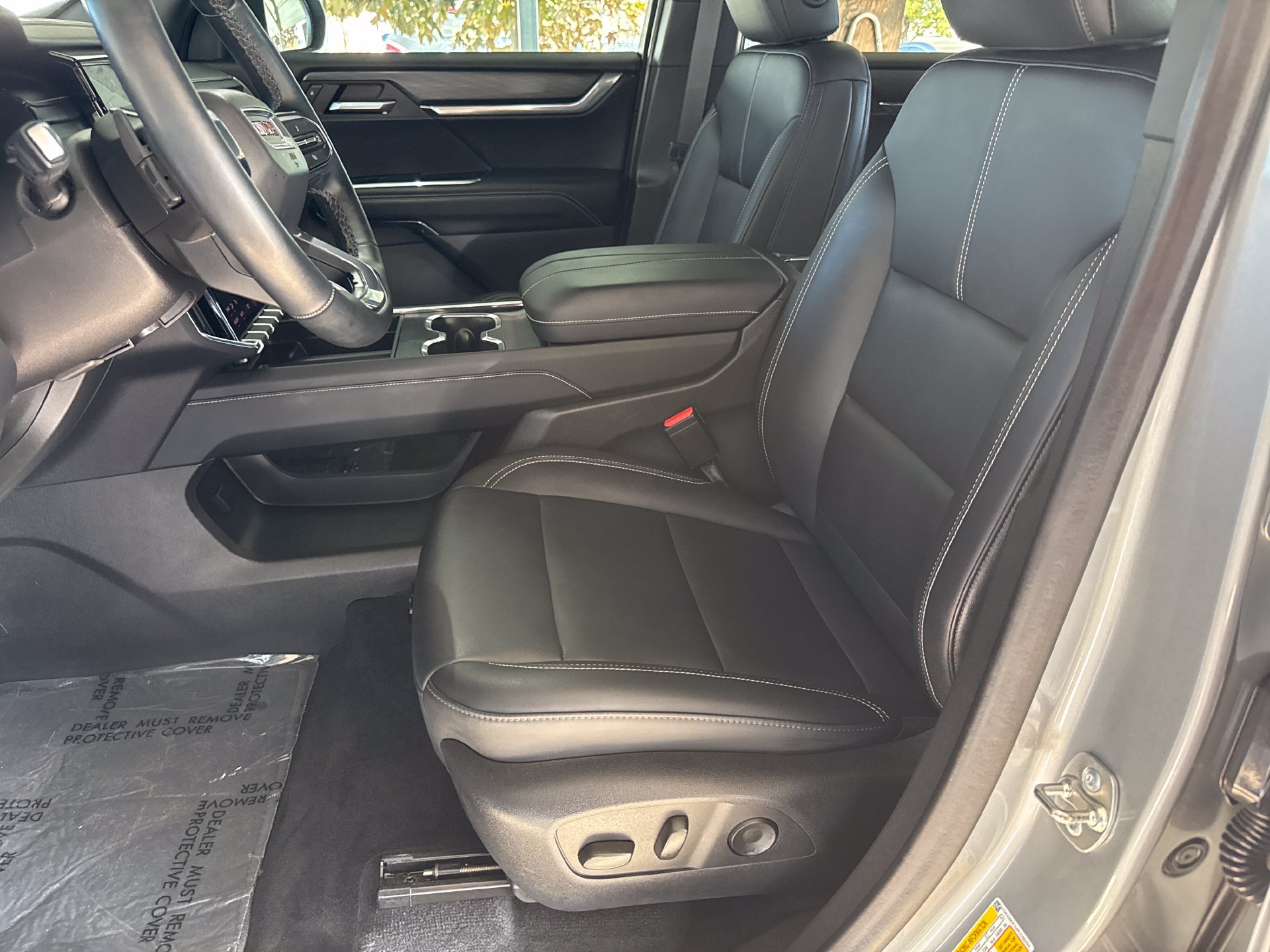 Used 2024 GMC Acadia Elevation w/ Luxury Package FWD image 12
