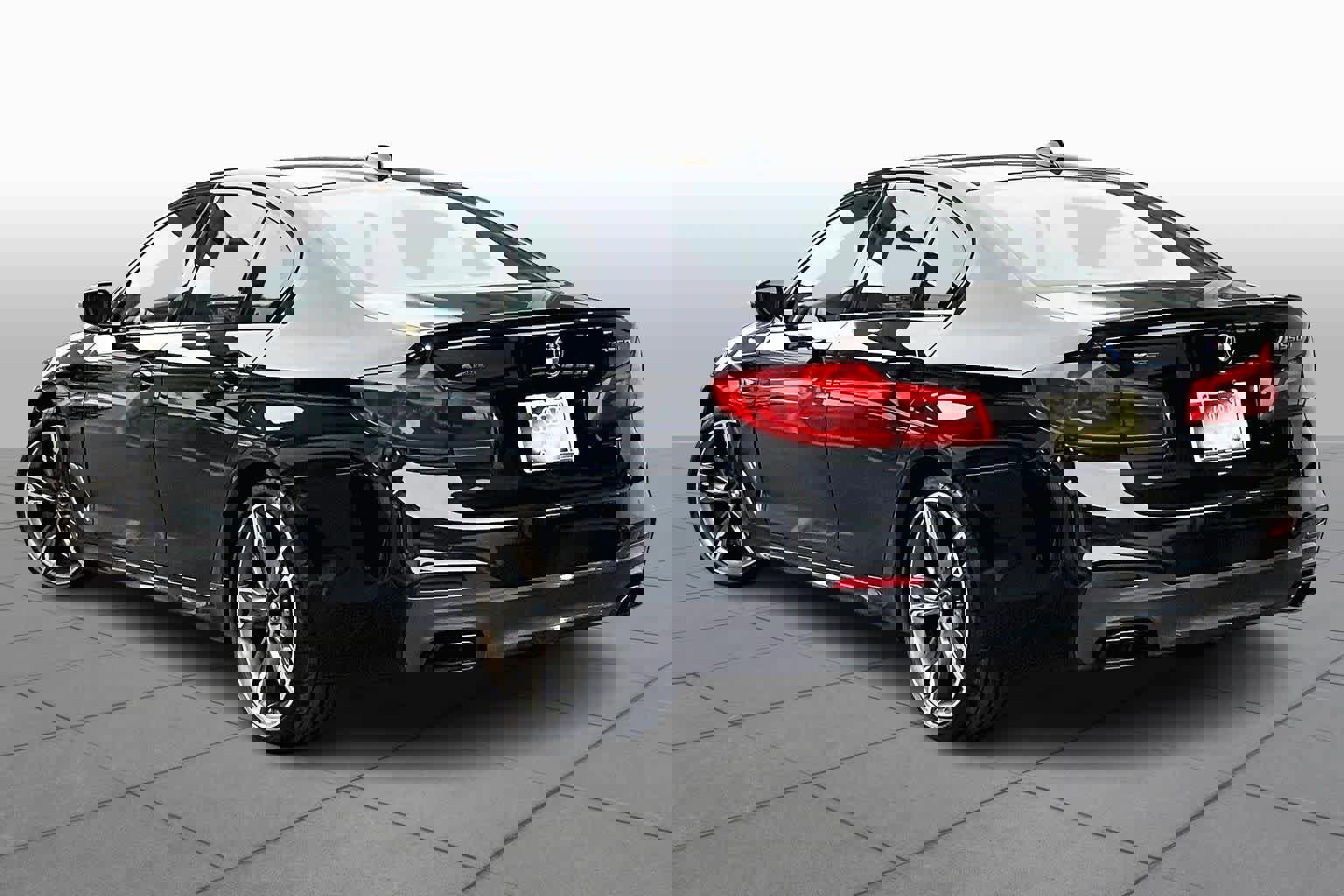 Used 2020 BMW M550i xDrive w/ Executive Package image 11