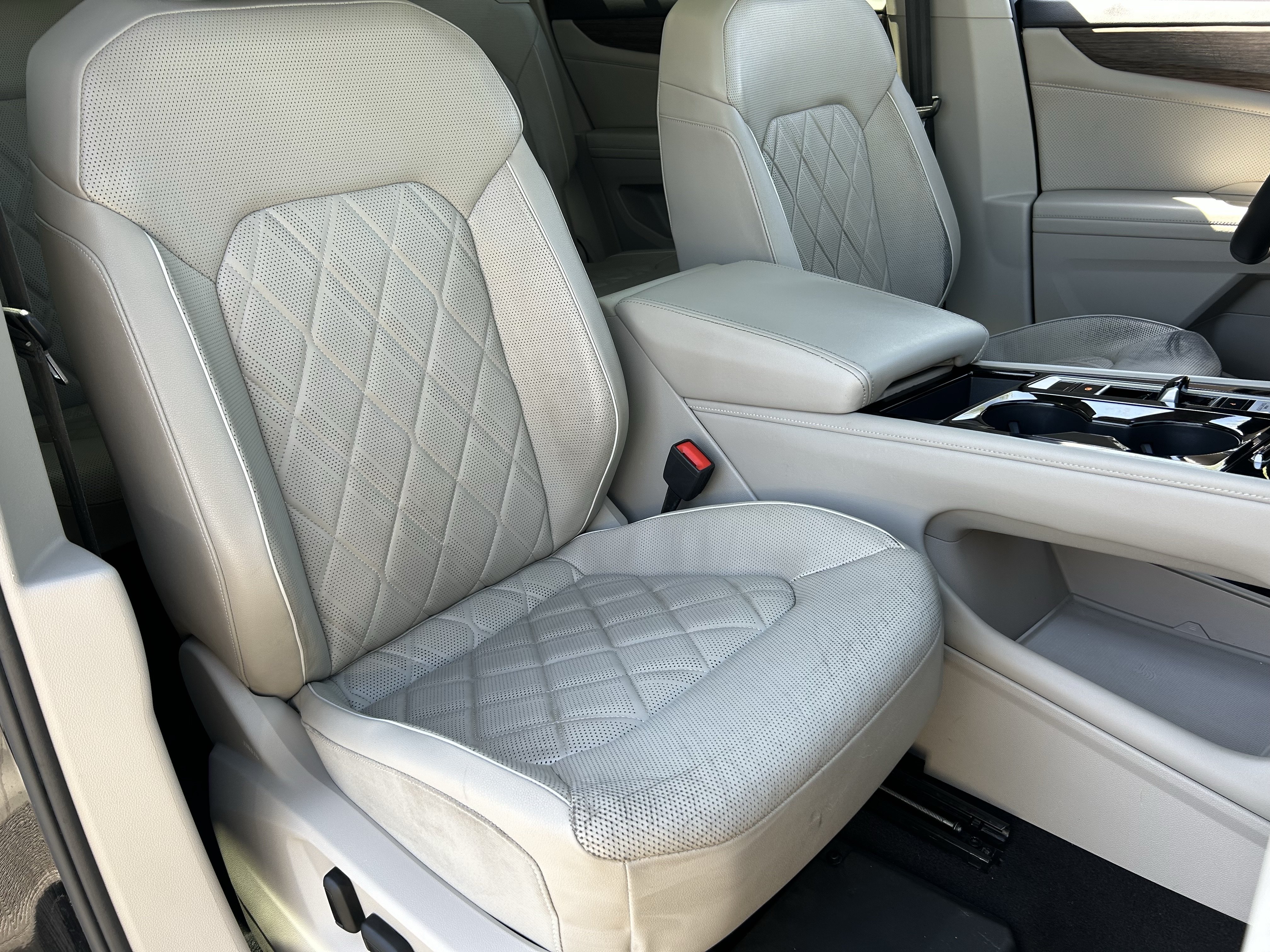 Used 2024 Volkswagen Atlas SEL Premium R-Line AWD/4WD image 9