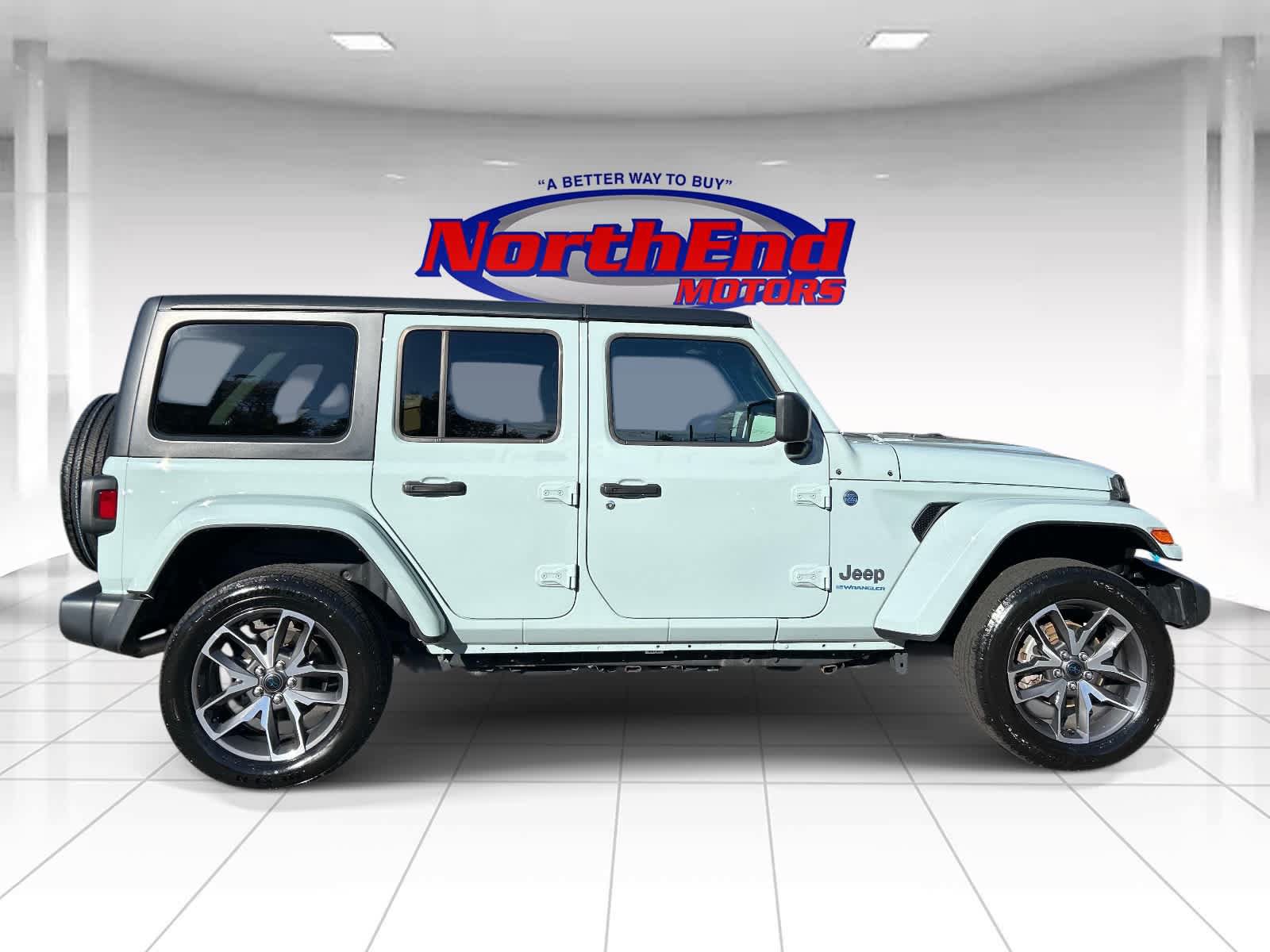 Used 2024 Jeep Wrangler Unlimited w/ Dual Top Group AWD/4WD image 2