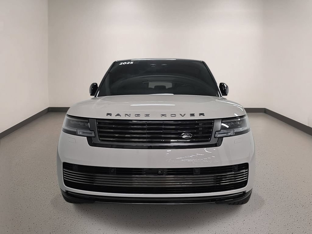 Used 2025 Land Rover Range Rover SV AWD/4WD image 9