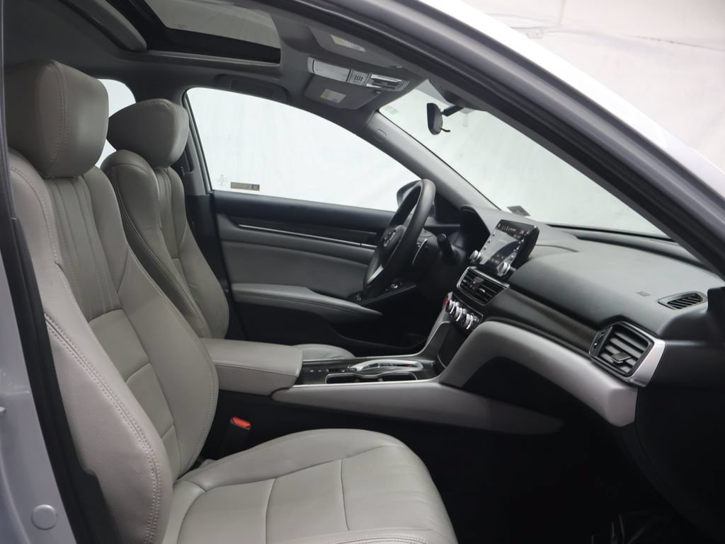 Used 2018 Honda Accord EX image 9