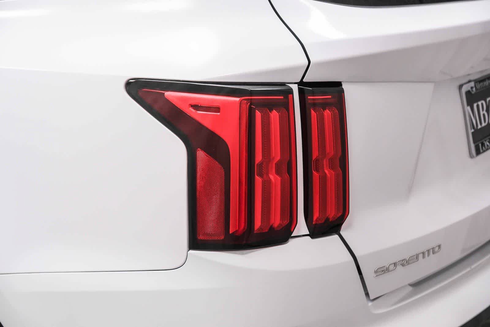 Used 2023 Kia Sorento SX FWD image 7