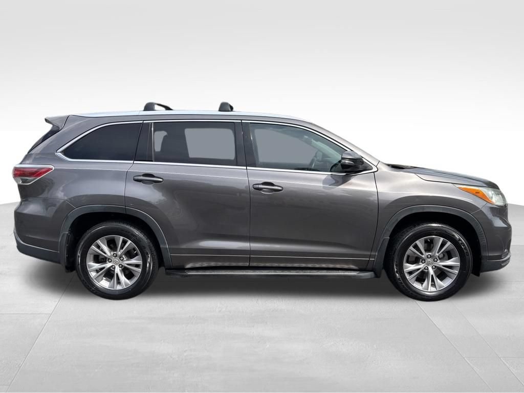 Used 2014 Toyota Highlander XLE FWD image 6