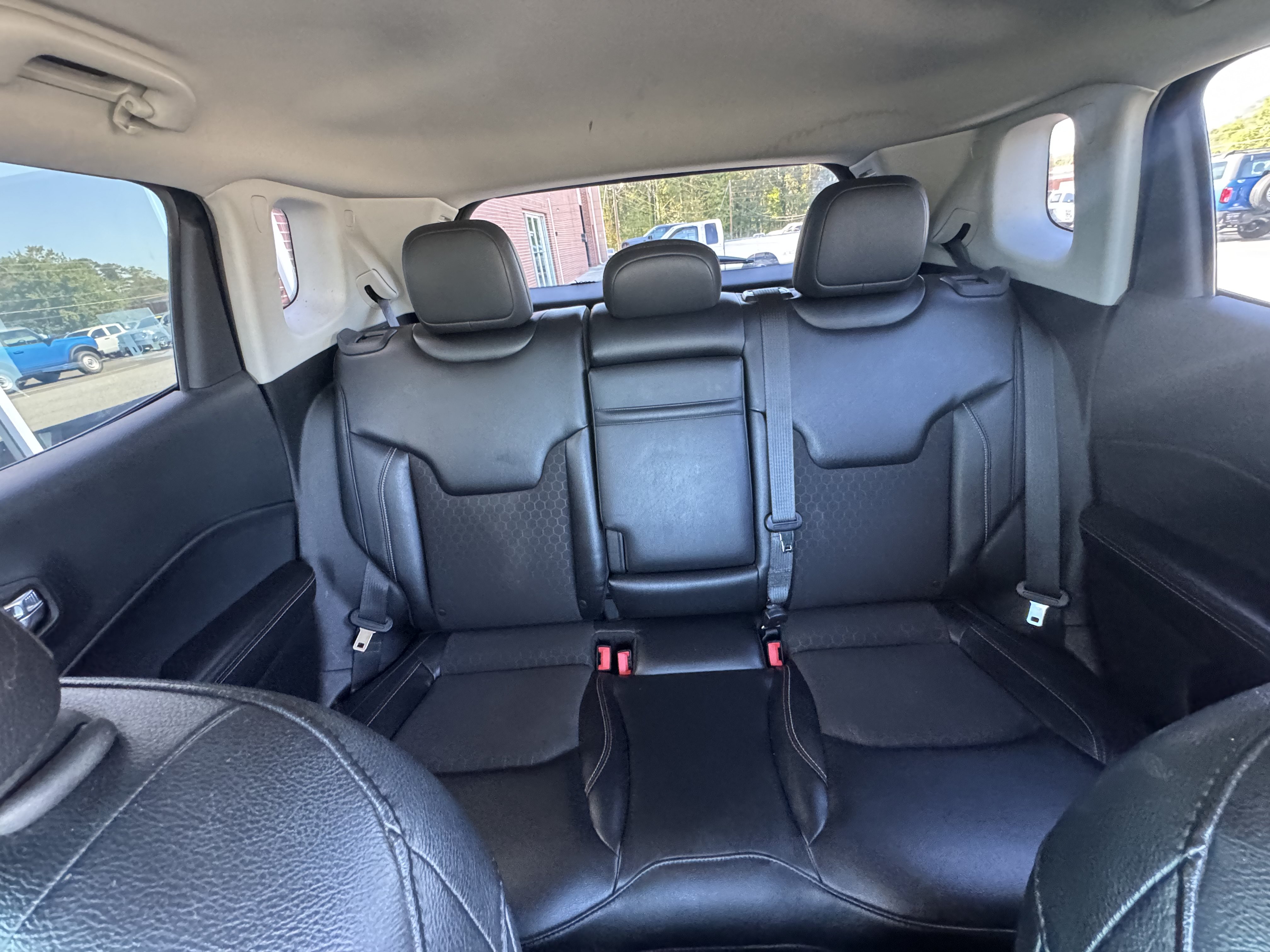 Used 2017 Jeep Compass Latitude w/ Popular Equipment Group AWD/4WD image 14