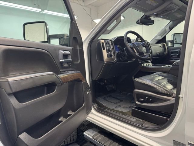 Used 2017 GMC Sierra 2500 Denali w/ Duramax Plus Package image 11