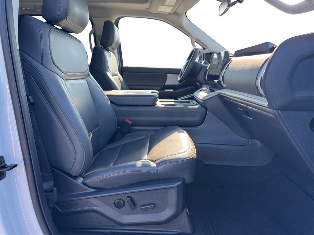 Used 2025 Ford Expedition Active image 15