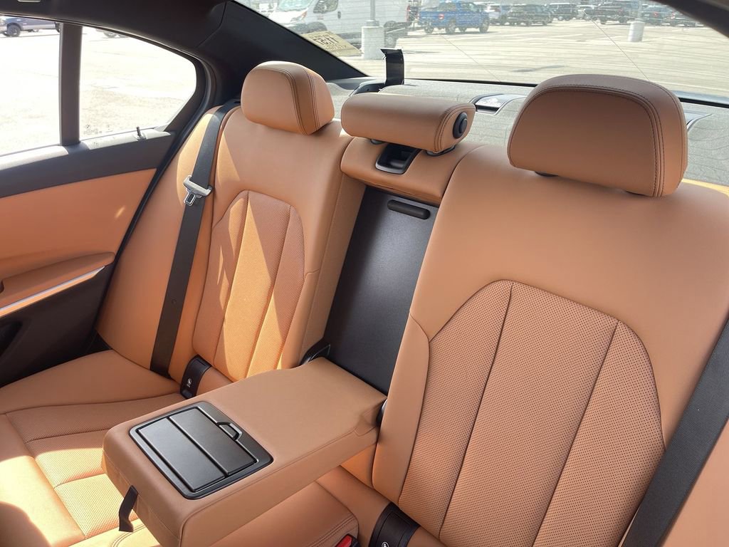 Used 2025 BMW 330i xDrive Sedan image 36