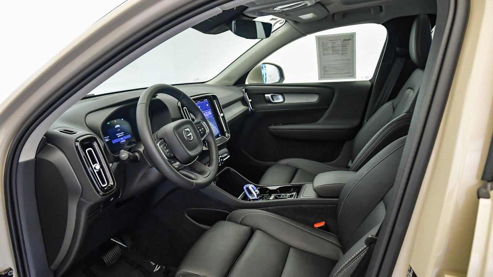 Certified 2025 Volvo XC40 B5 Plus w/ Climate Package image 20