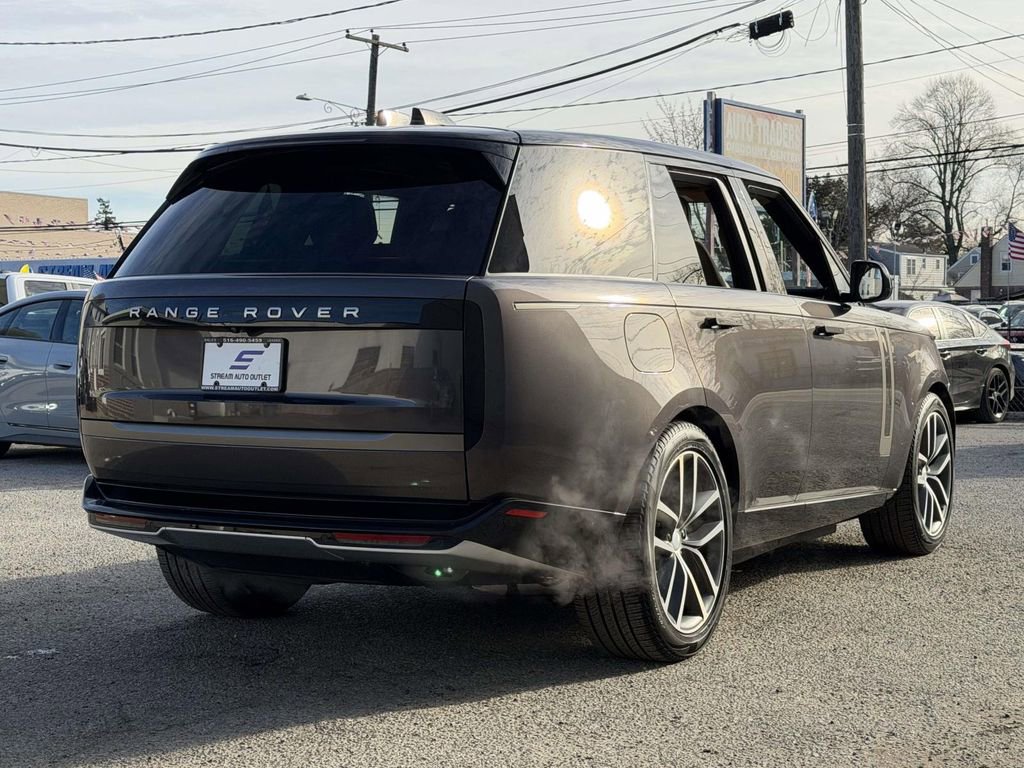 Used 2025 Land Rover Range Rover SE image 8