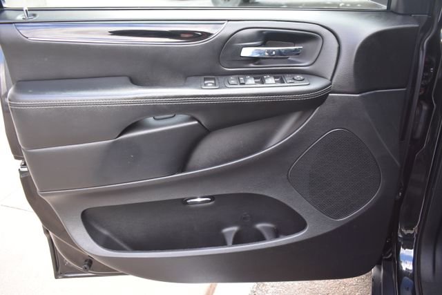 Used 2017 Dodge Grand Caravan SXT w/ Driver Convenience Group image 14