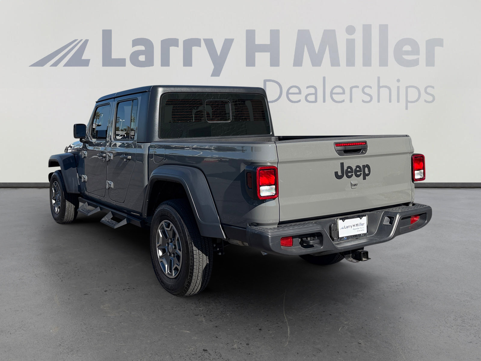 Used 2023 Jeep Gladiator Sport w/ Trailer Tow Package image 3
