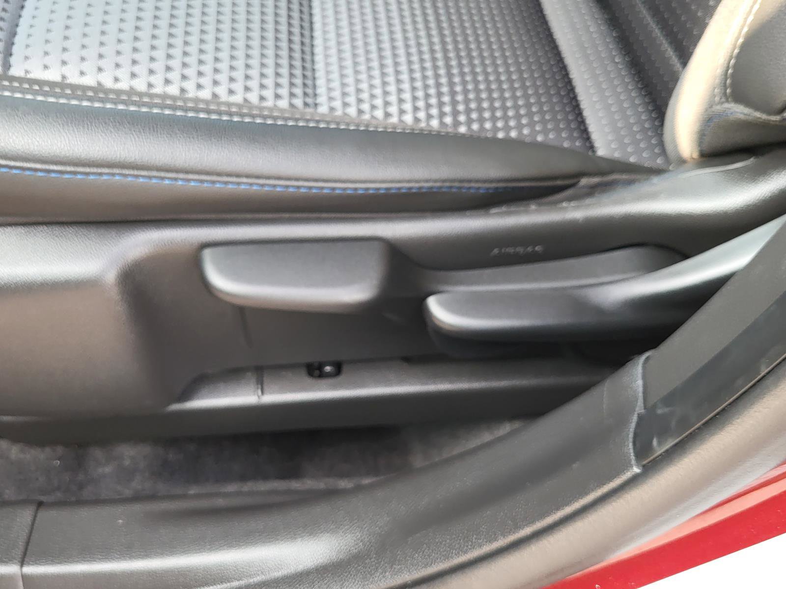 Used 2025 Chevrolet Trax LT w/ LT Convenience Package image 18