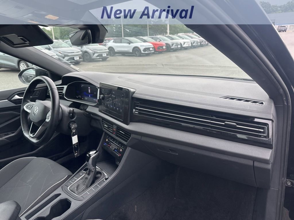 Used 2025 Volkswagen Jetta Sport FWD image 4