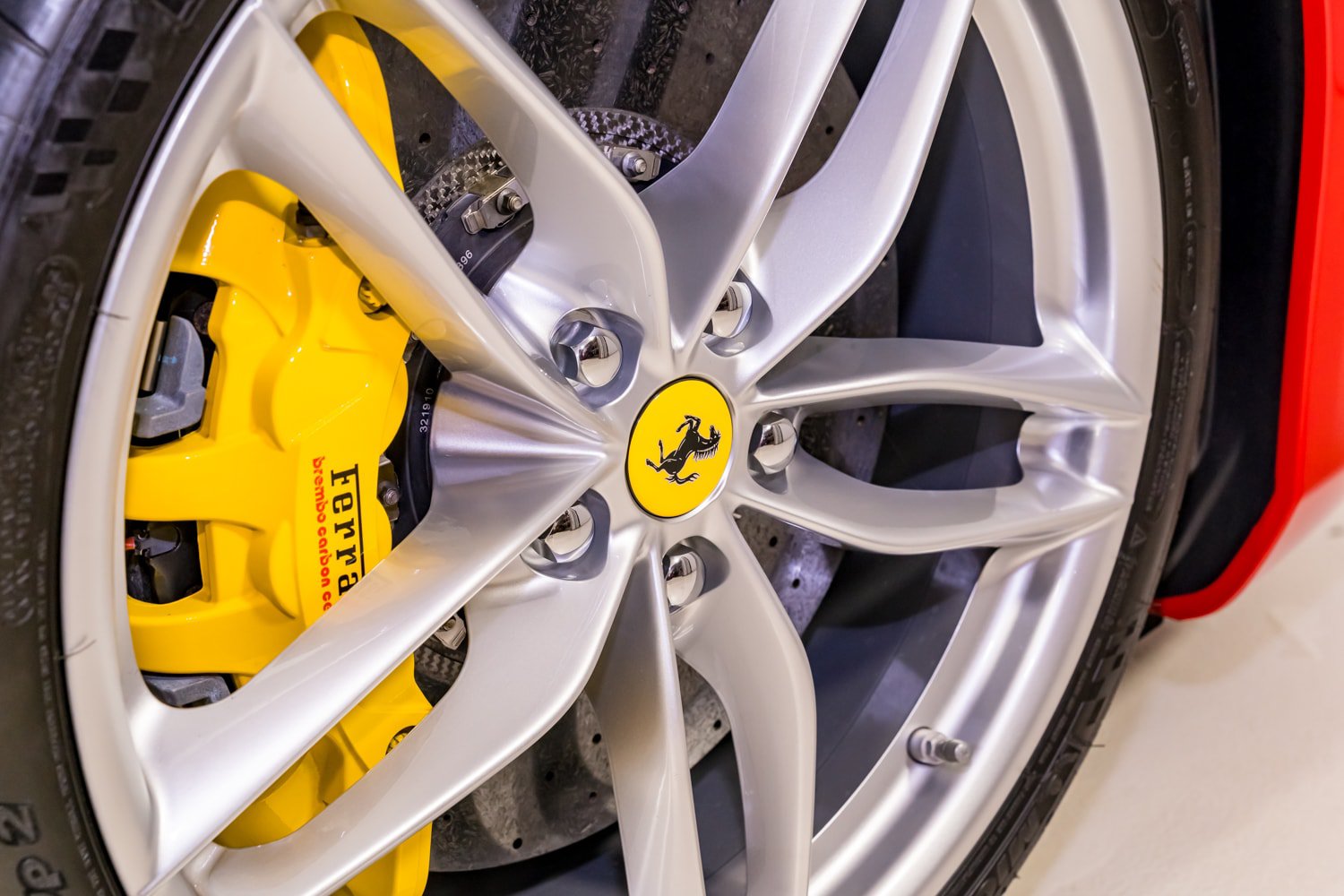 Used 2019 Ferrari 488 GTB RWD image 34